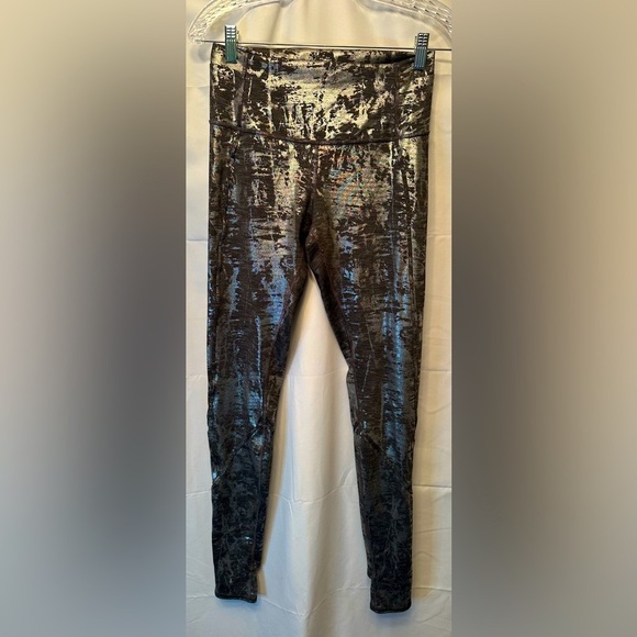 Lululemon Moment To Movement Tight 32” Size 8 Gray Foil Stirrup Legs Yoga - Picture 1 of 9